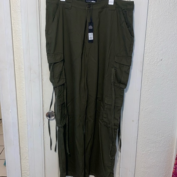 Fashion Nova Cargo Pants - Picture 5 of 7